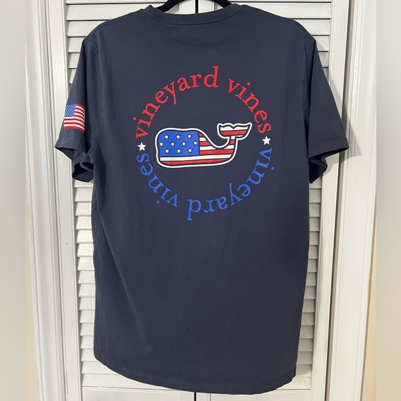 Vineyard Vines American Flag Whale Logo Crew Neck T-Shirt - Picture 2 of 5